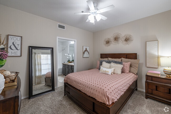 2BR, 2BA - 1,002SF - Second Bedroom