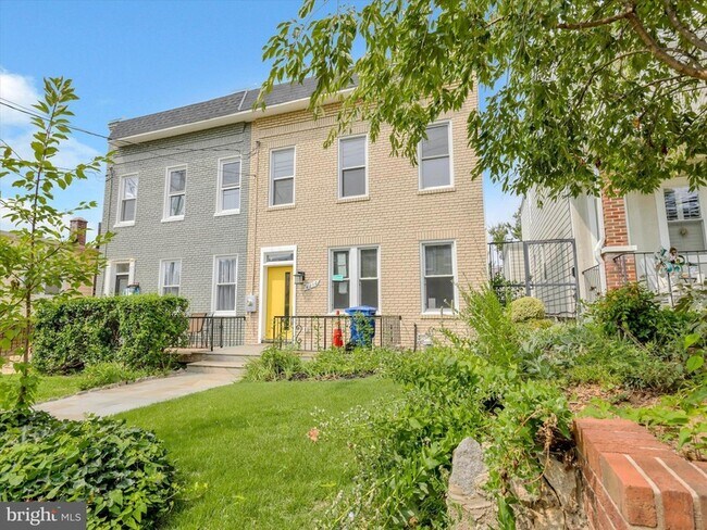 Building Photo - 4210 4th St NW
