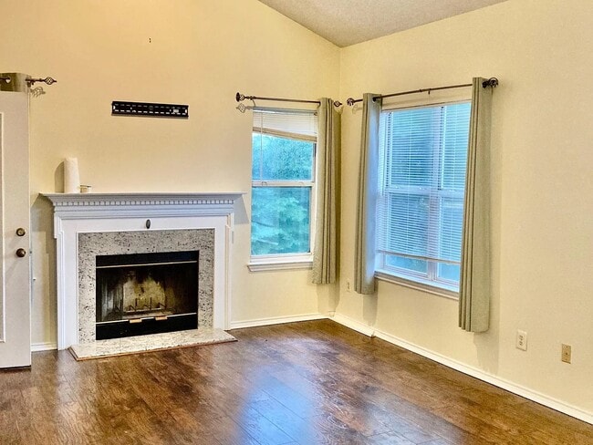 Building Photo - 4409 Sedgehurst Dr Unit 203