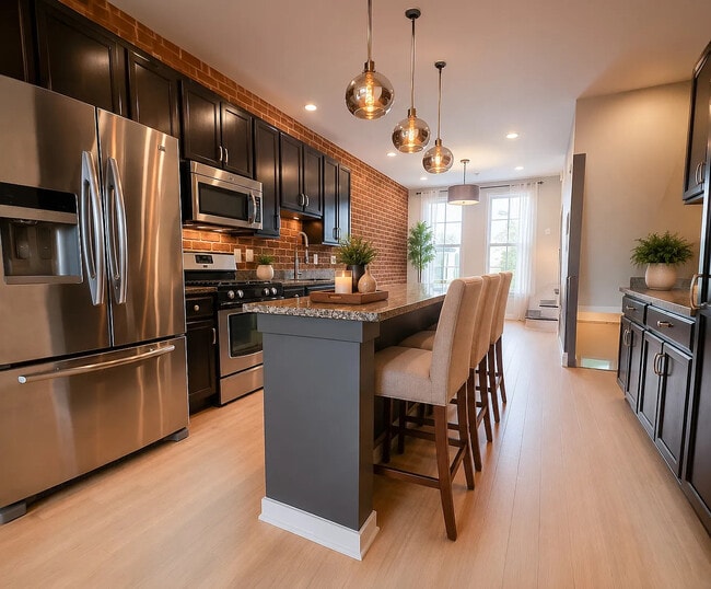Photo - 1409 Trafalgar Ln
