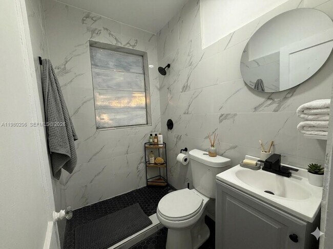 Photo - 1560 SW 5th St Unit 3