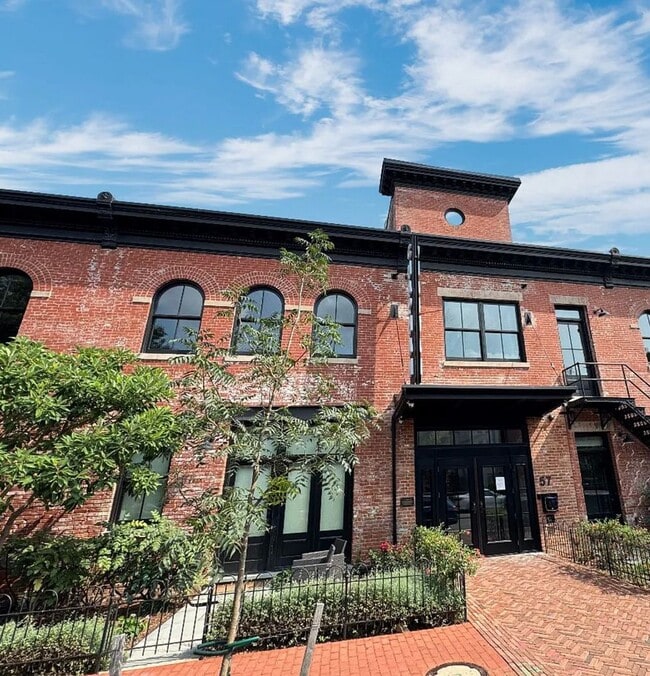 Building Photo - " Coming Soon " Top Floor 1 bed  + 1 bath Condo in DC // Fantastic Views