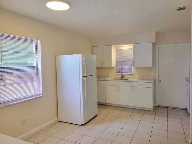 Photo - Renovated Two-Bedroom Apartment near Lake Howard