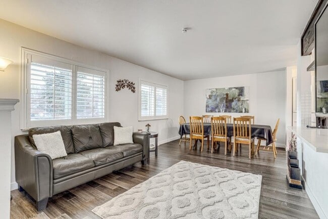 Photo - 2860 S Golden Way