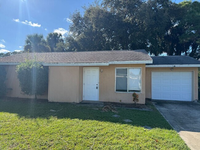 Photo - Stylish 2BR Cocoa Rental with Open Layout ...