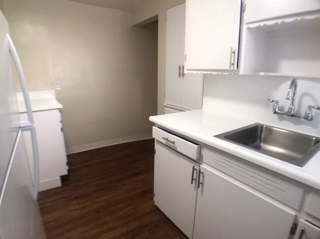 Photo - 611 Levering Ave