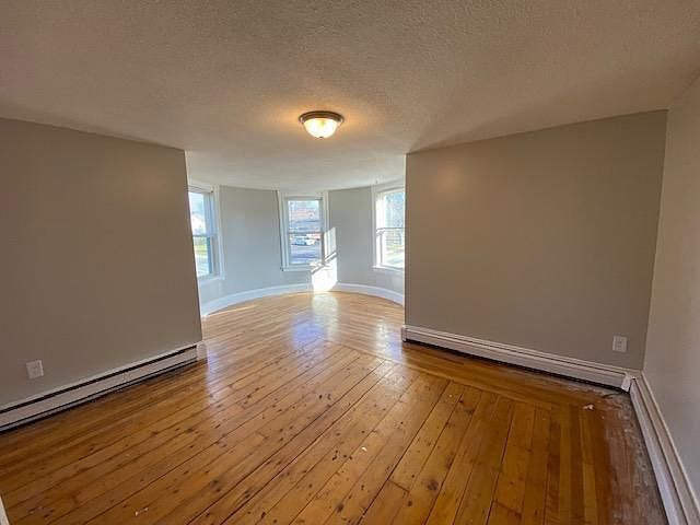 Building Photo - 682 Beech St Unit 3