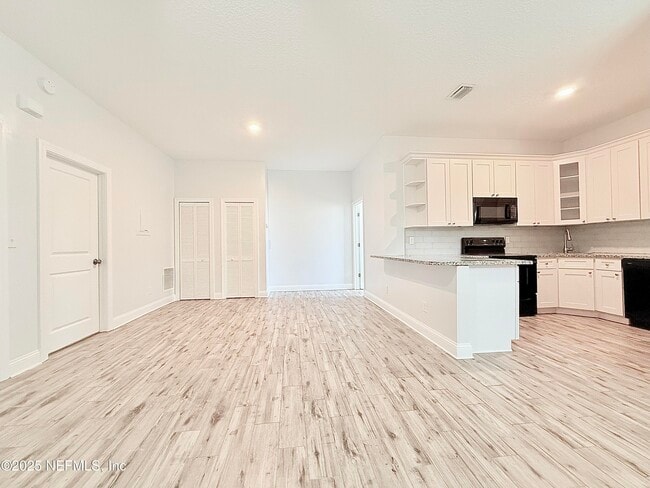 Building Photo - 930 Lasalle St Rental