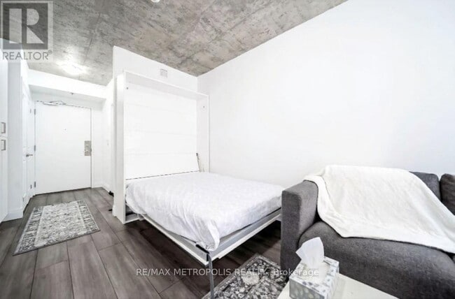 Photo - 1900 Simcoe St N Unit 413
