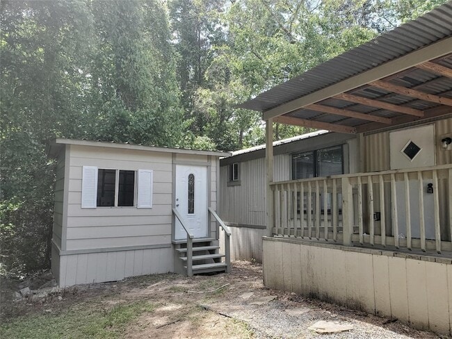 Photo - 886 Queenswood St