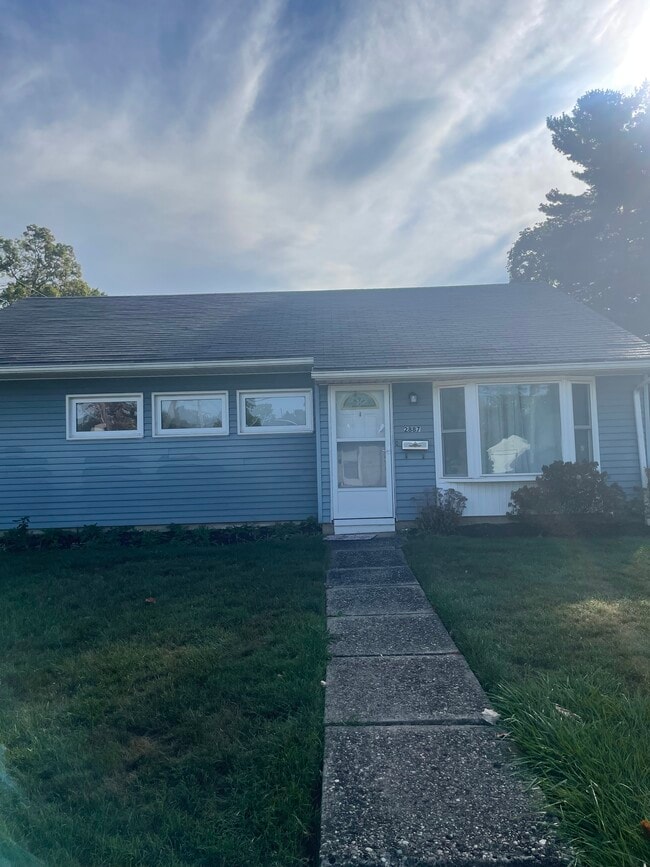 Building Photo - 2887 Archwood Pl Rental