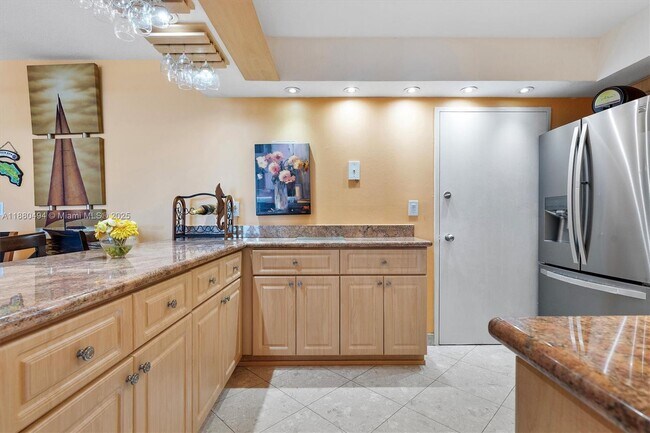 Photo - 5555 Collins Ave Unit 10K