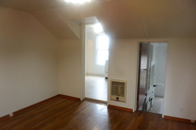 401 E 28th St Unidad r401v- Unit #B