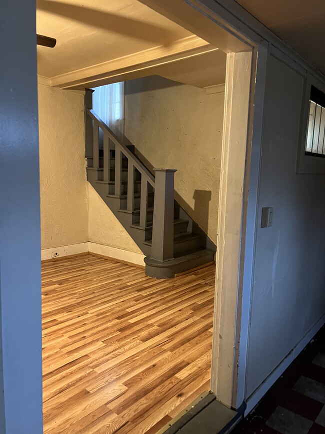 Photo - 35 Poultney Ave