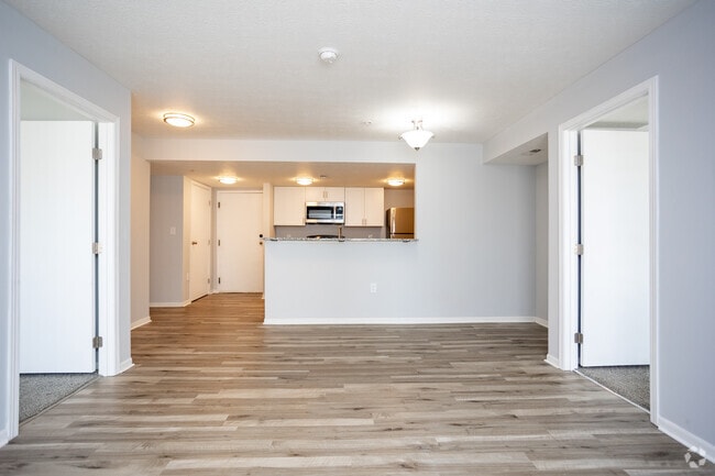 2BR, 2BA - 1,050SF