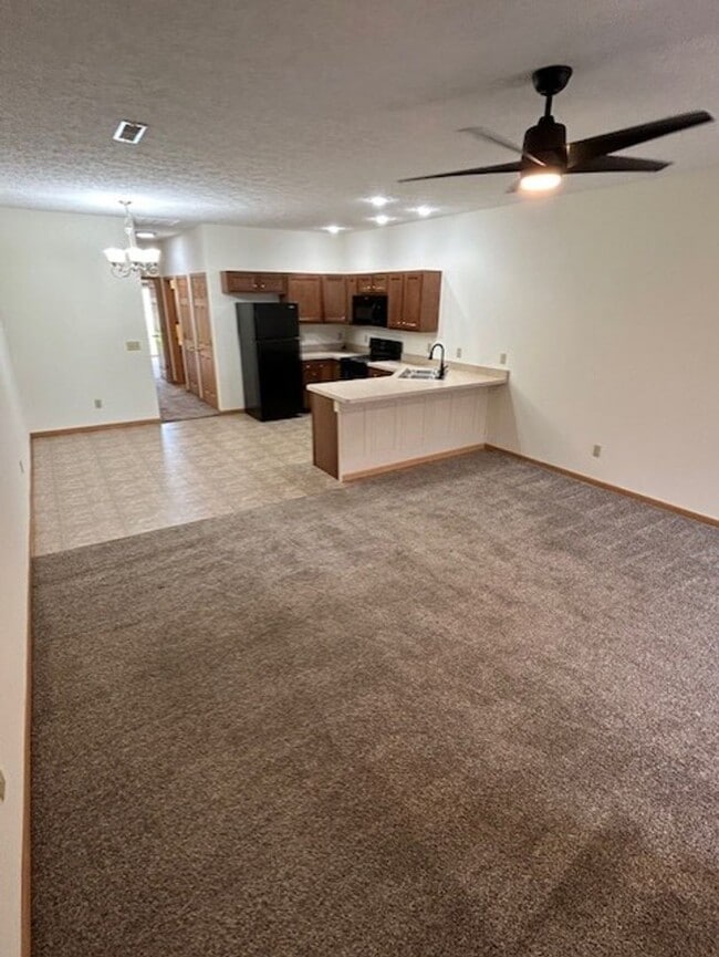 Photo - 1 Bedroom Apartment with Garage! Unit 1531-C Williamsburg Pl
