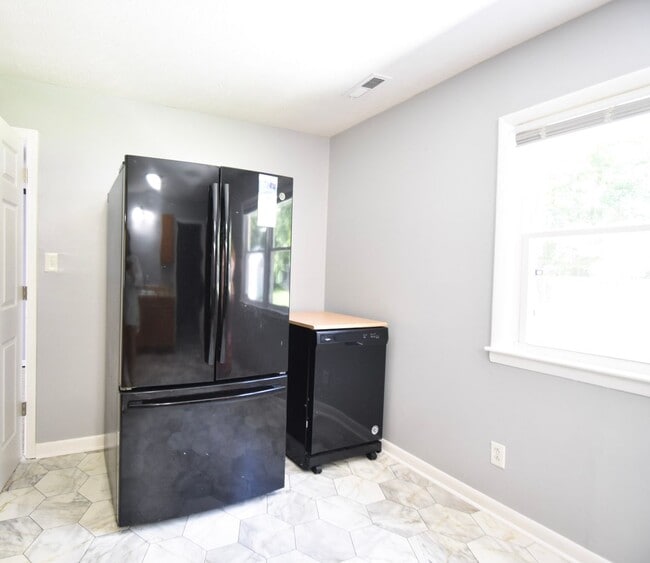 Photo - 3 Bedroom 1.5 Bathroom- Pets Okay