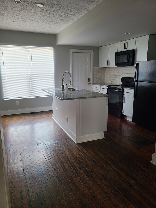 Photo - 366 Gilbert St