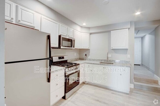 Building Photo - 240 N Rose St Rental