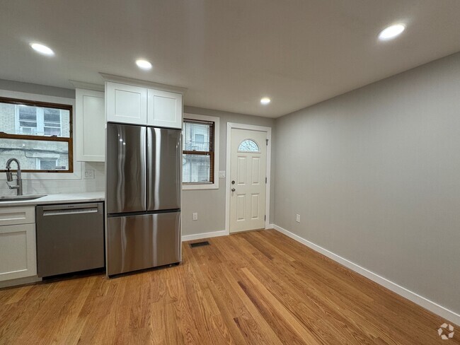 Building Photo - 41 Ashford St Unit 3 Rental
