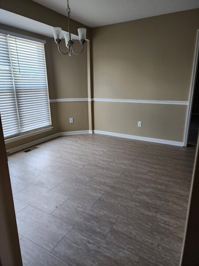 Station Camp Schools zoning! 3 bed with bonus room! Pet friendly!