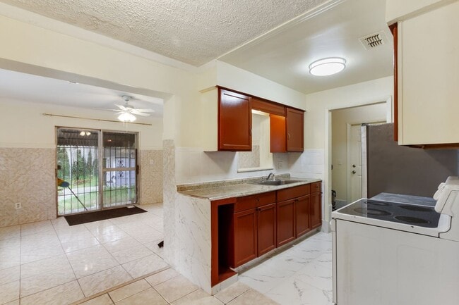 Photo - 1227 Merritt St