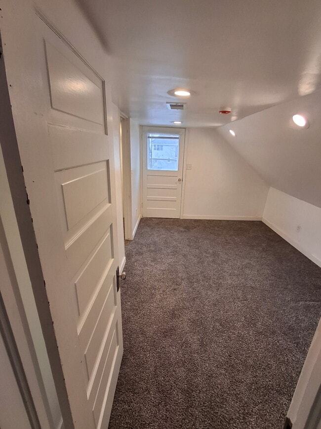 Photo - 531 Eastern Ave NE Unit B