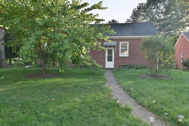 Photo - Charming 2 Bedroom House w/ Yard