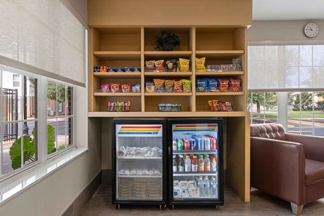 Photo - Furnished Studio-Fenton