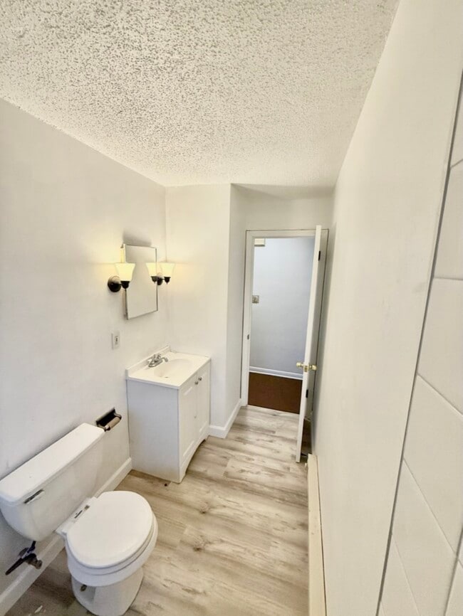 Photo - 1226 N Main St