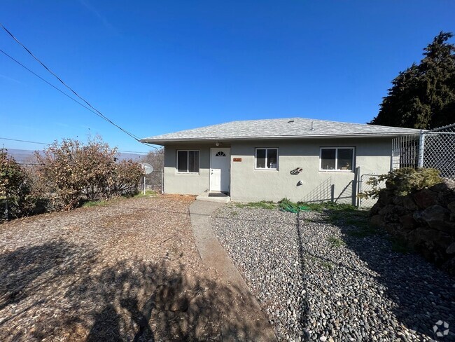 Building Photo - Application Pending - 3 Bedroom House For ...