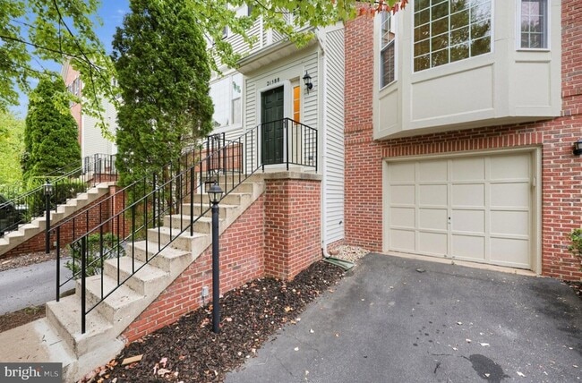 Photo - 21588 Bankbarn Terrace