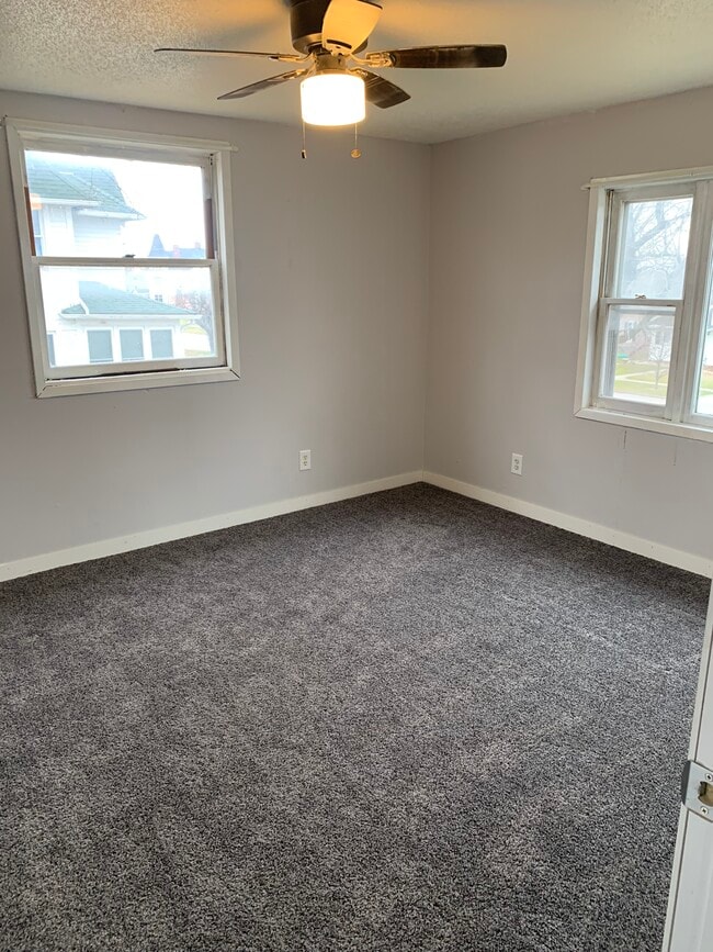 Photo - 510 3rd Ave NE