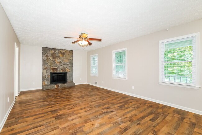 Photo - 3872 Cloudland Dr