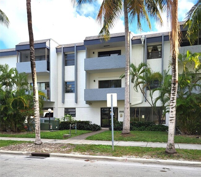 Building Photo - 3582 NE 171 St Unit 101