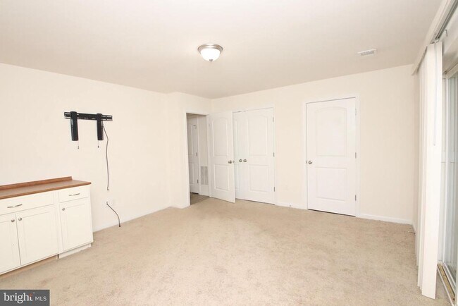 Photo - 185 Magellan Dr