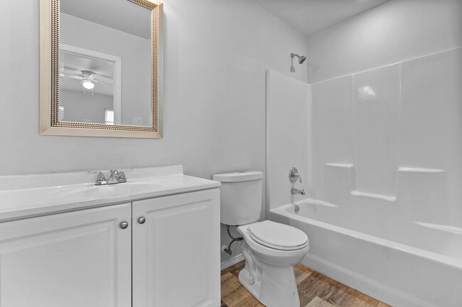 Photo - 5605 Jarvis St