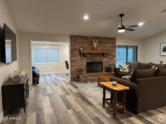 Building Photo - 304 N Mogollon Trail Rental