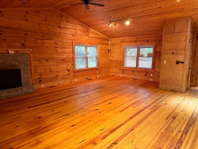 Photo - Secluded 1 Bedroom Cabin in Belmont!