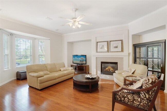 Photo - 63 W Pipers Green St
