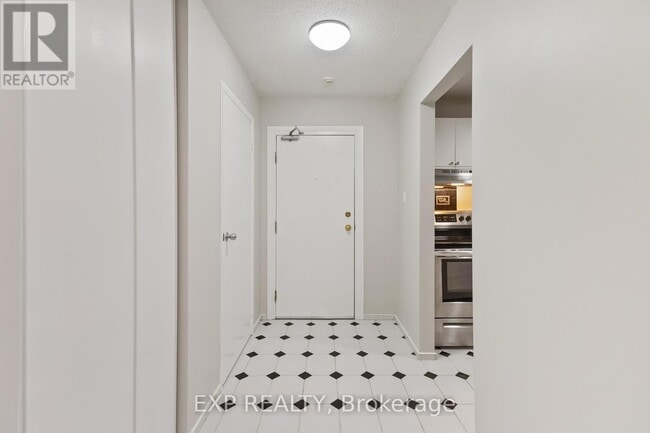 Photo - 725 Deveron Crescent Unit 111