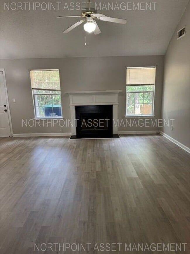 Photo - Beautiful 3BR 2BA Home w/ Attached Garage in Fairburn