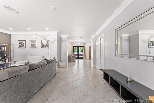 Photo - 728 NE 9th Ave