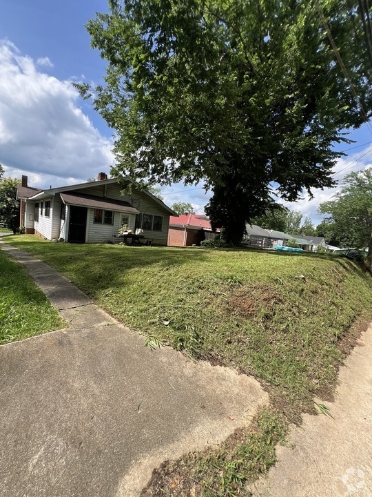 Building Photo - 921 Valley Rd Pl Rental