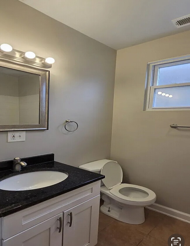 Photo - 7257 S May St