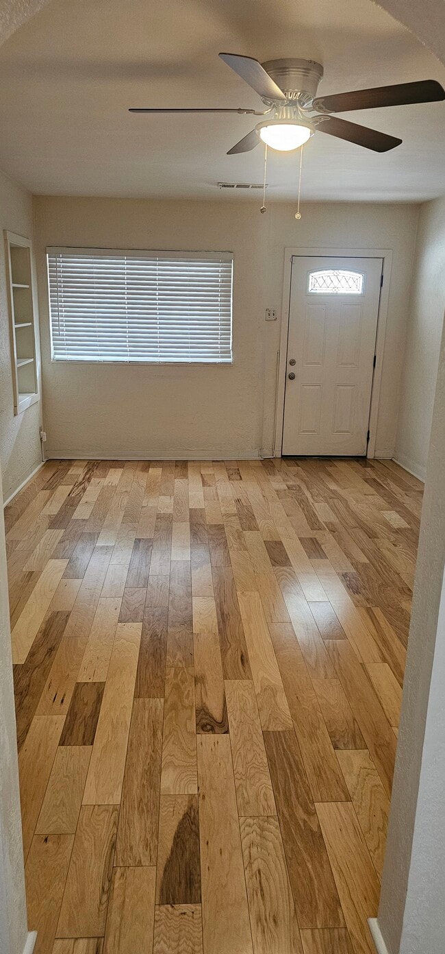 Photo - 1505 Walter St SE