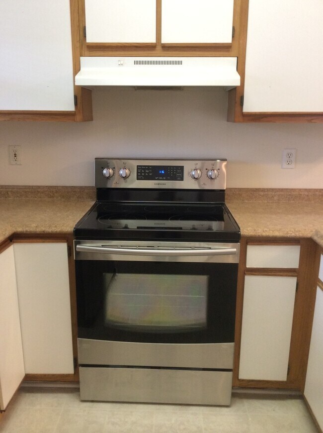 Photo - Updated flooring, McClelland Town homes 2BR/2Bath one level patio home, with back court yard! Clo...
