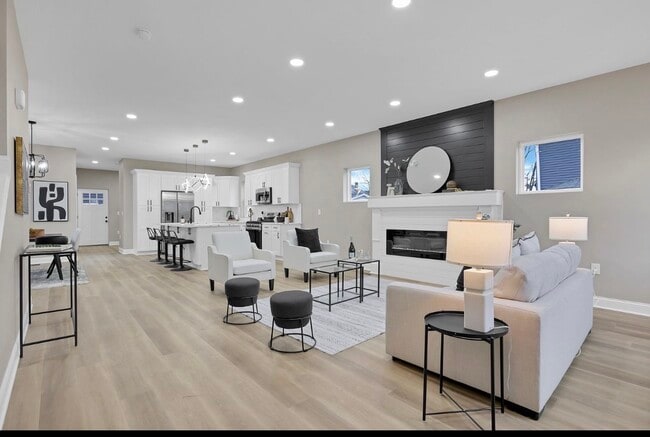 Photo - 555 Lilley Ave