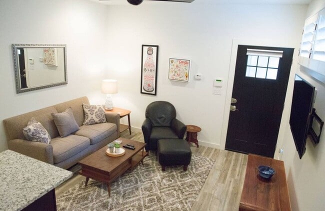 915 Woodland Ave SE Unit B