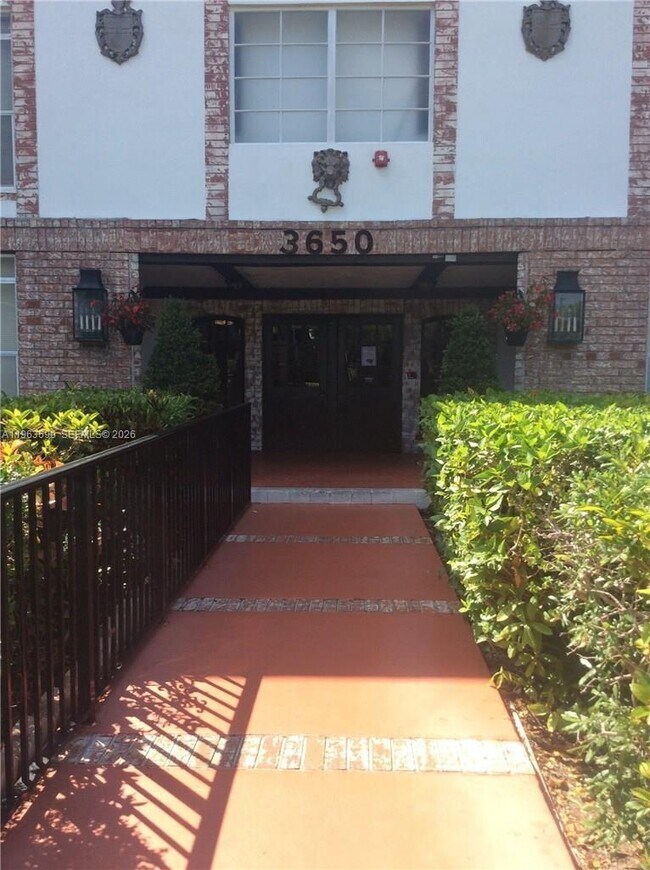 Photo - 3650 Inverrary Dr Unit 1M